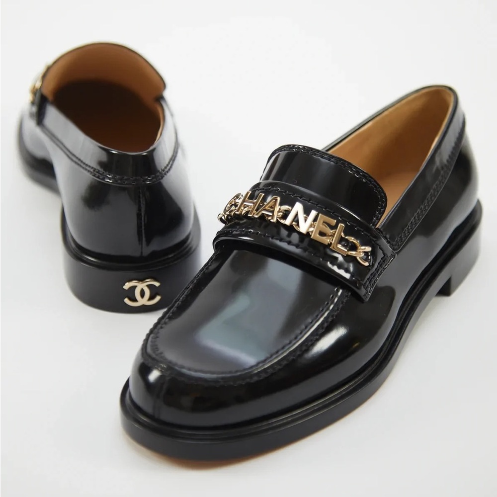 CHANEL SHINY PATENT CALFSKIN LOAFERS GHW (BLACK)